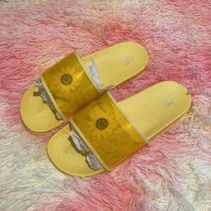 NWT Gap flip flops